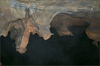 Pendants with Vermiculations and Sediment Near Angel Falls (Source: Oregon Caves Image Library)